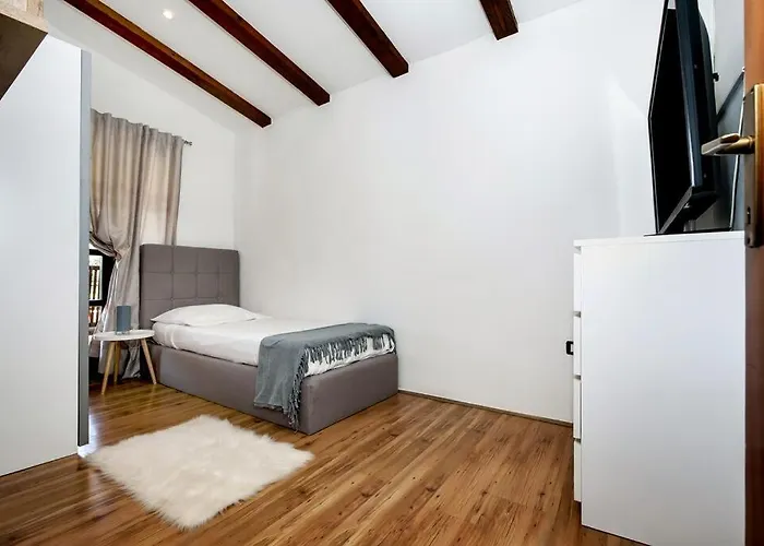 House Tamara 2041 Feriehus *